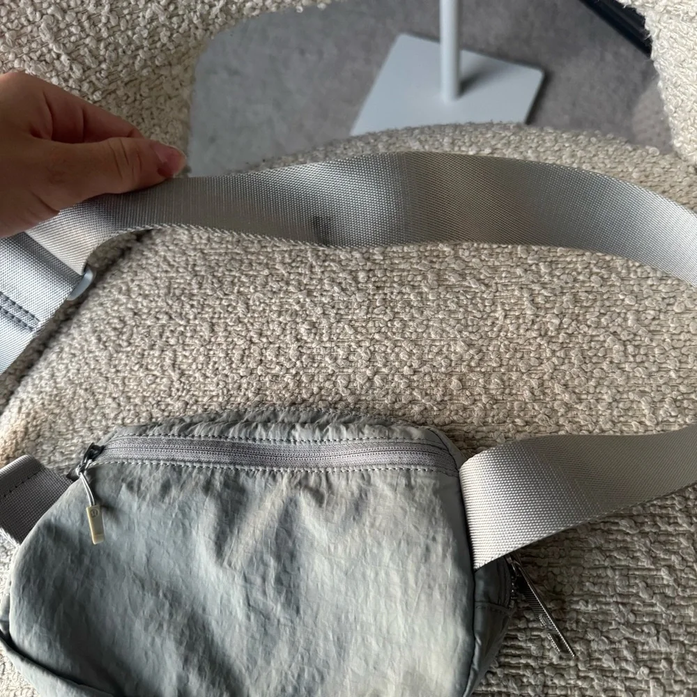 Lululemon Everywhere Belt Bag - Picture 7 of 8